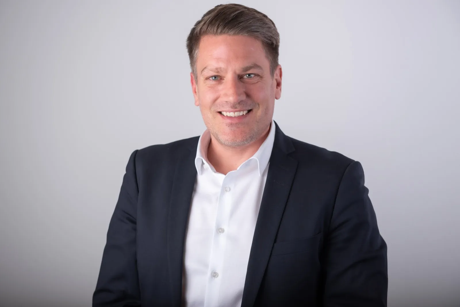 Florian Waubke (Nobleglass):„Die Idee hinter unserem Service ist einfach: Wir bringen die Werkstatt zum Firmenwagen.“